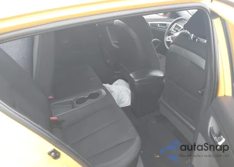 2016 Hyundai Veloster z USA, uszkodzony, nr VIN KMHTC6AD9GU272778